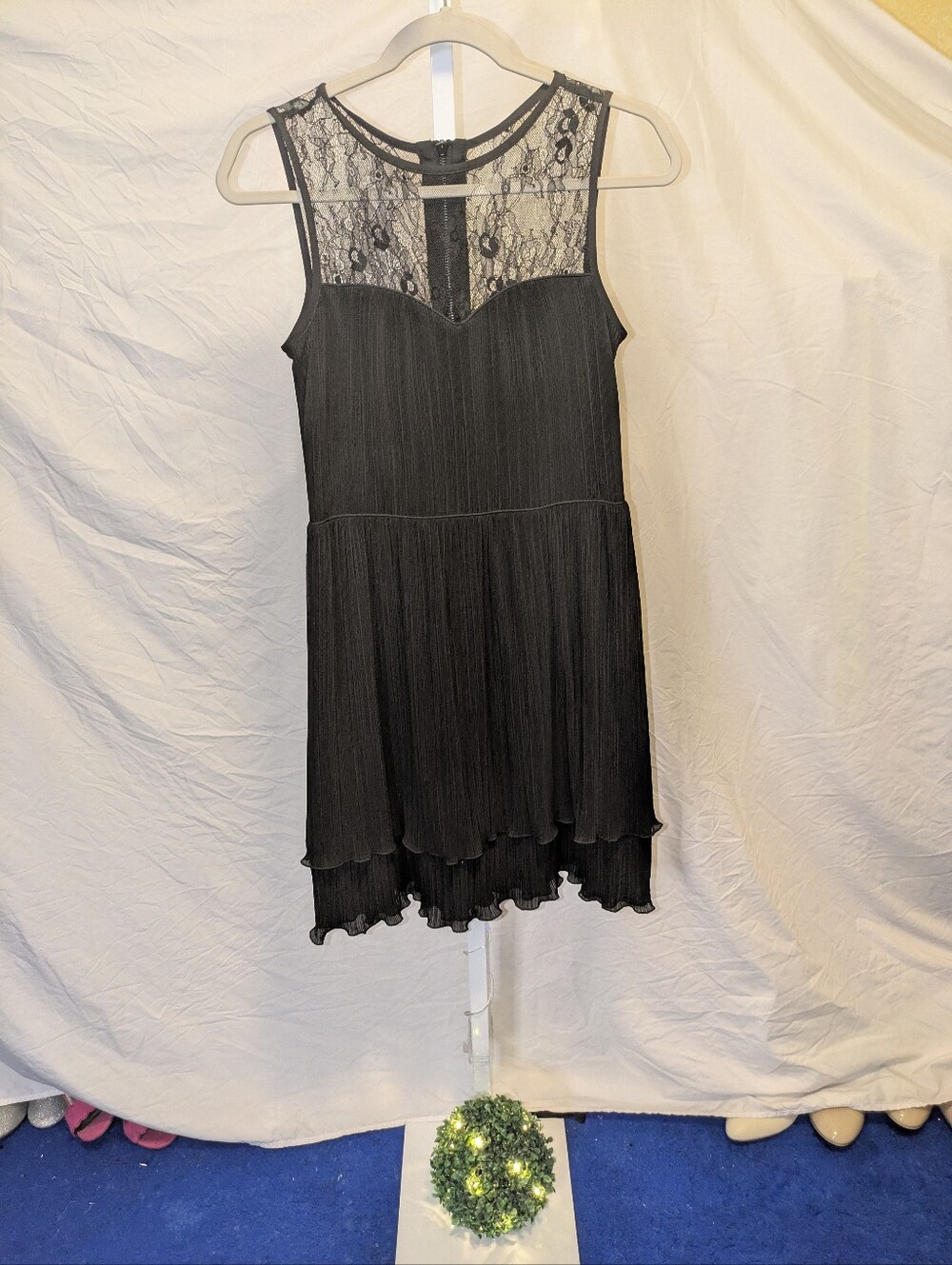 Jessica Simpson Black Lace Yoke Pleated Tiered Chiffon Party Dress - Size 8 NWT